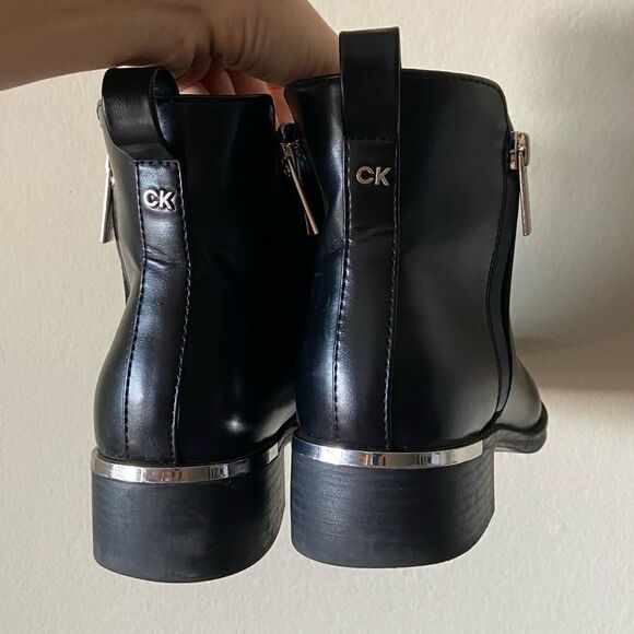 Calvin Klein Deniece Black Booties Block Heel Ankle Size 7,5 - Picture 9 of 10